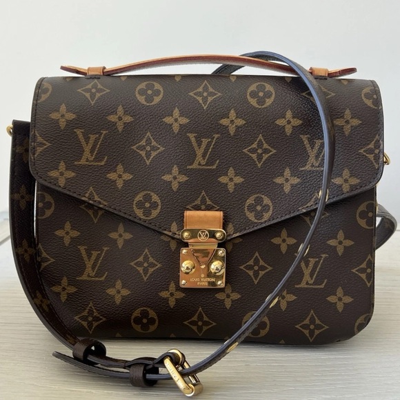 Louis Vuitton Pochette Metis Monogram Canvas Shoulder Bag - Picture 1 of 13